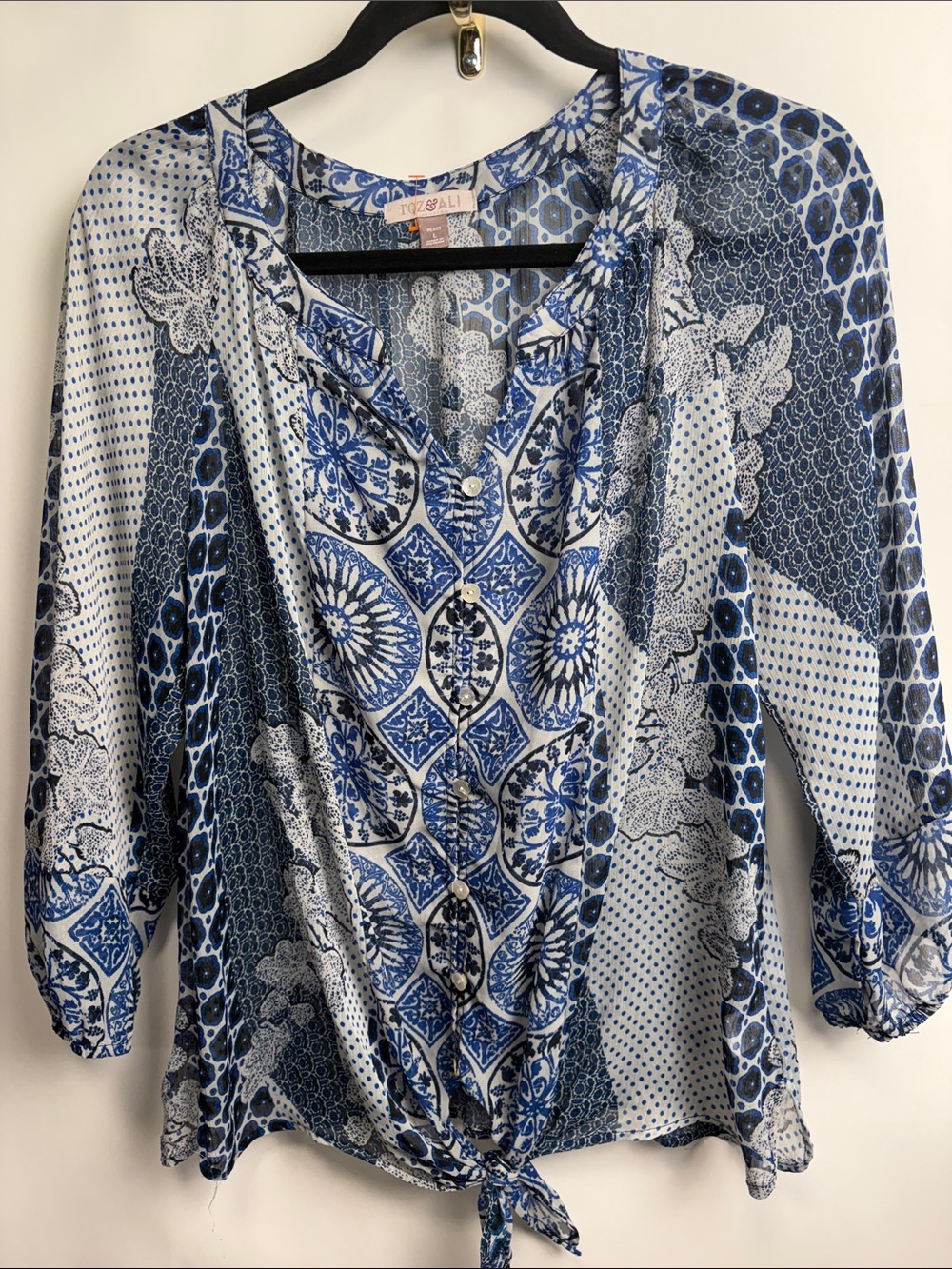 Roz & Ali Blue and White Tie-Hem Mixed Print Blouse